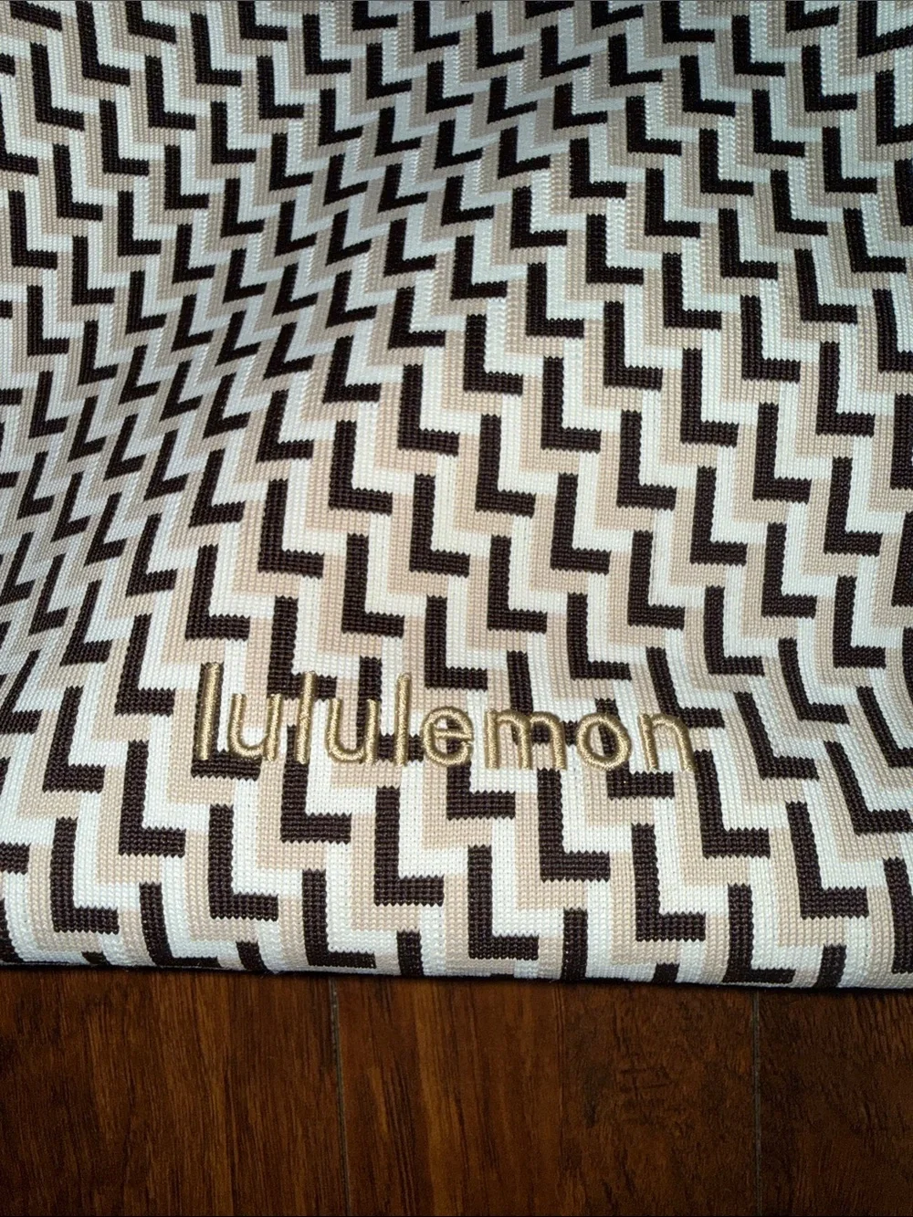 Lululemon 12L Black, Khaki, & White Geometric Chevron Shoulder Bag